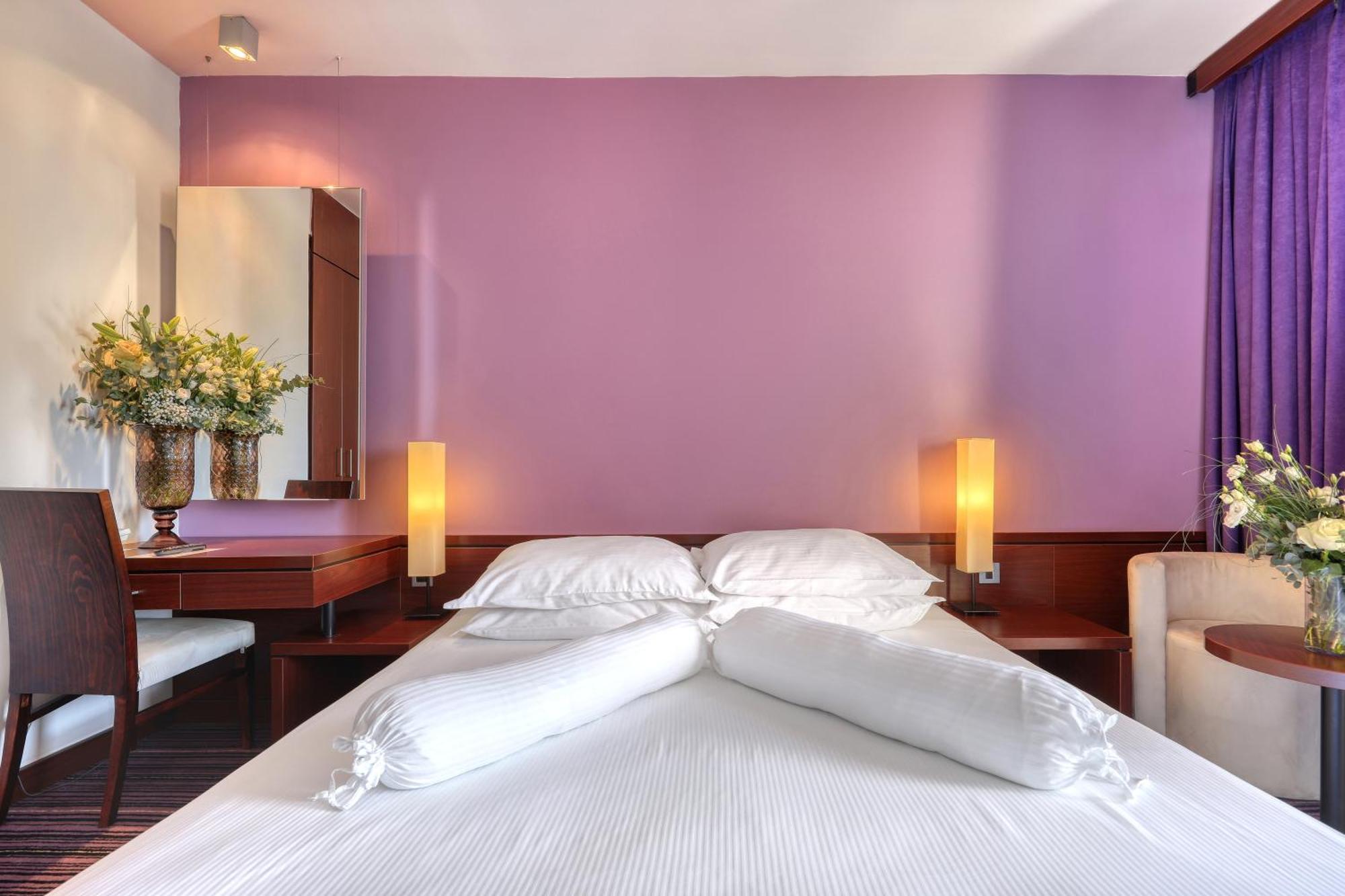 Hotel Adriatic Weißenburg Zimmer foto